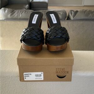 Steve Madden Black Platform Sandals with Woven Design